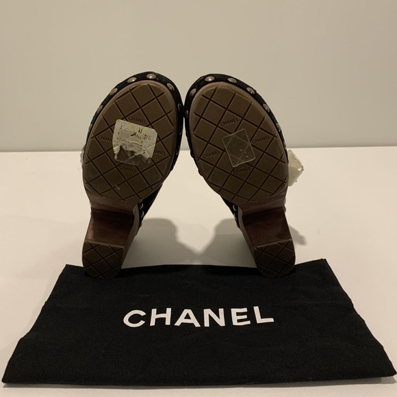 Authentic vintage Chanel Mule Clogs- like new condition - Picture 3 of 11